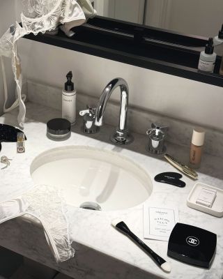 Ranní rituál krásy s CODAGE Paris – luxusní péče, která rozmazlí vaši pleť. Když se spojí elegance, kvalita a účinnost,...